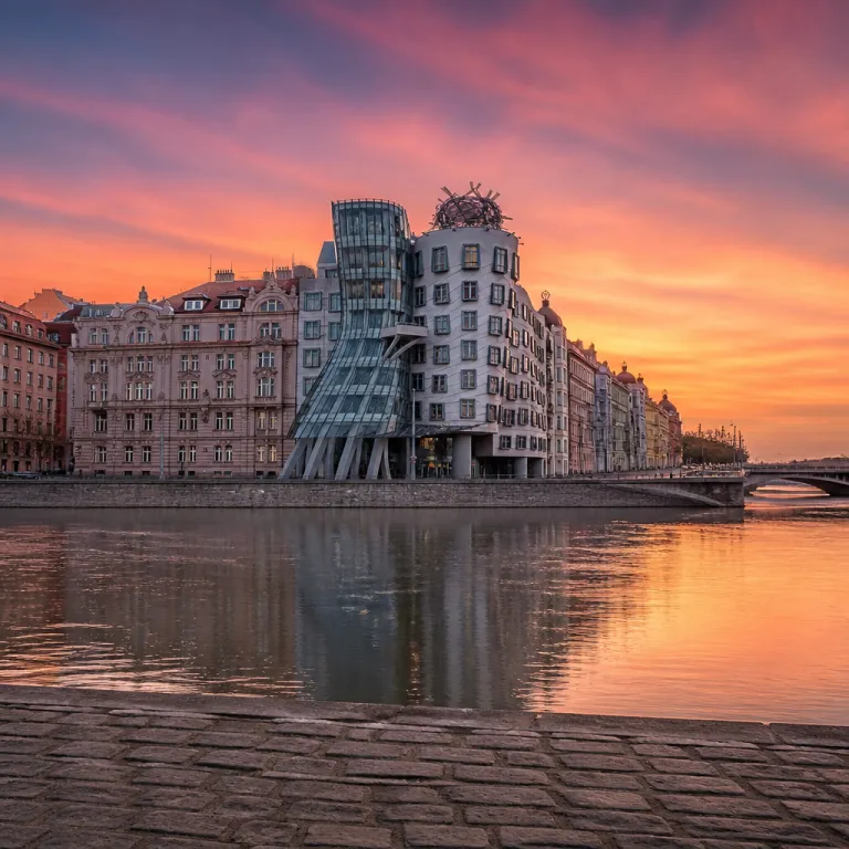 La maison dansante à Prague : une icône urbaine pour un city trip élégant