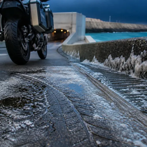 Passer la Manche en deux‑roues : guide expert du tunnel sous la Manche à moto